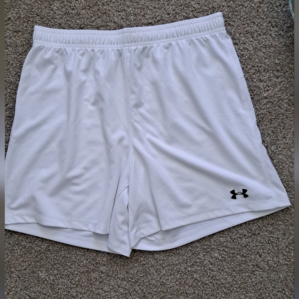 Size Large Under Armour White Athletic Shorts